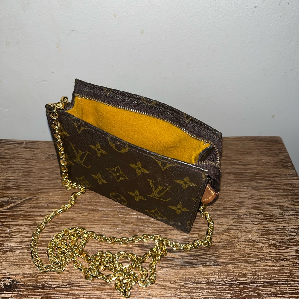 ❌SOLD❌ Louis Vuitton Monogram Toiletry 15 pouch